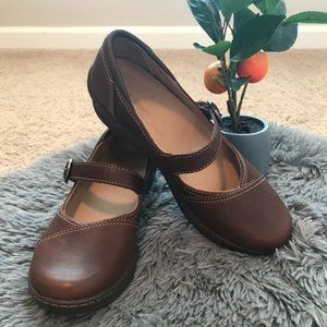 L.L. Bean Brown Leather Mary Jane shoes Size 8